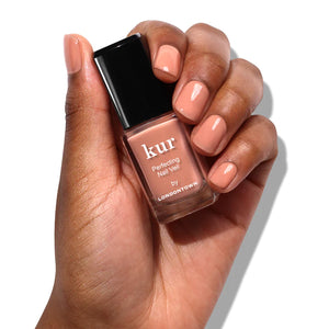 Perfecting Nail Veil #5 A hint of color, power-packed with care.